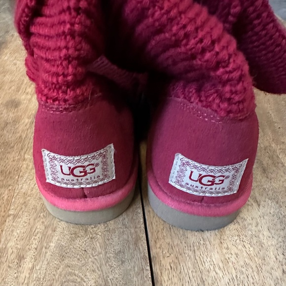 Ugg boots - size 7 adults - Picture 3 of 3